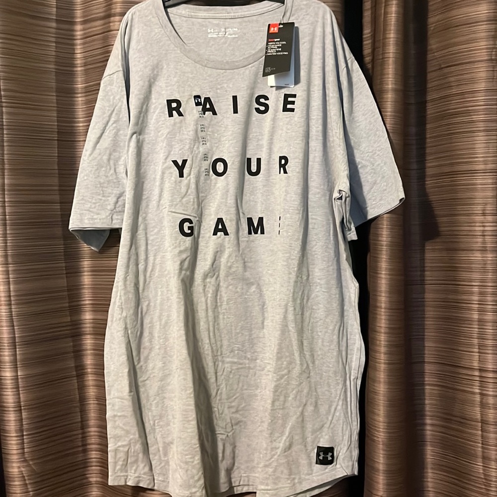 Under Armour tshirt